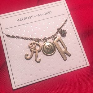 ☑️Nordstrom Melrose & Market initial “R” Necklace